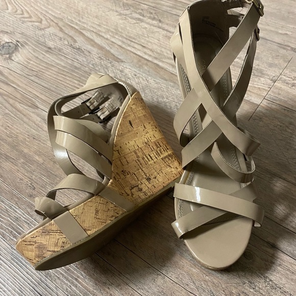 Cathy Jean Strappy Tan Cork Wedges Size 8.5 - Picture 3 of 12
